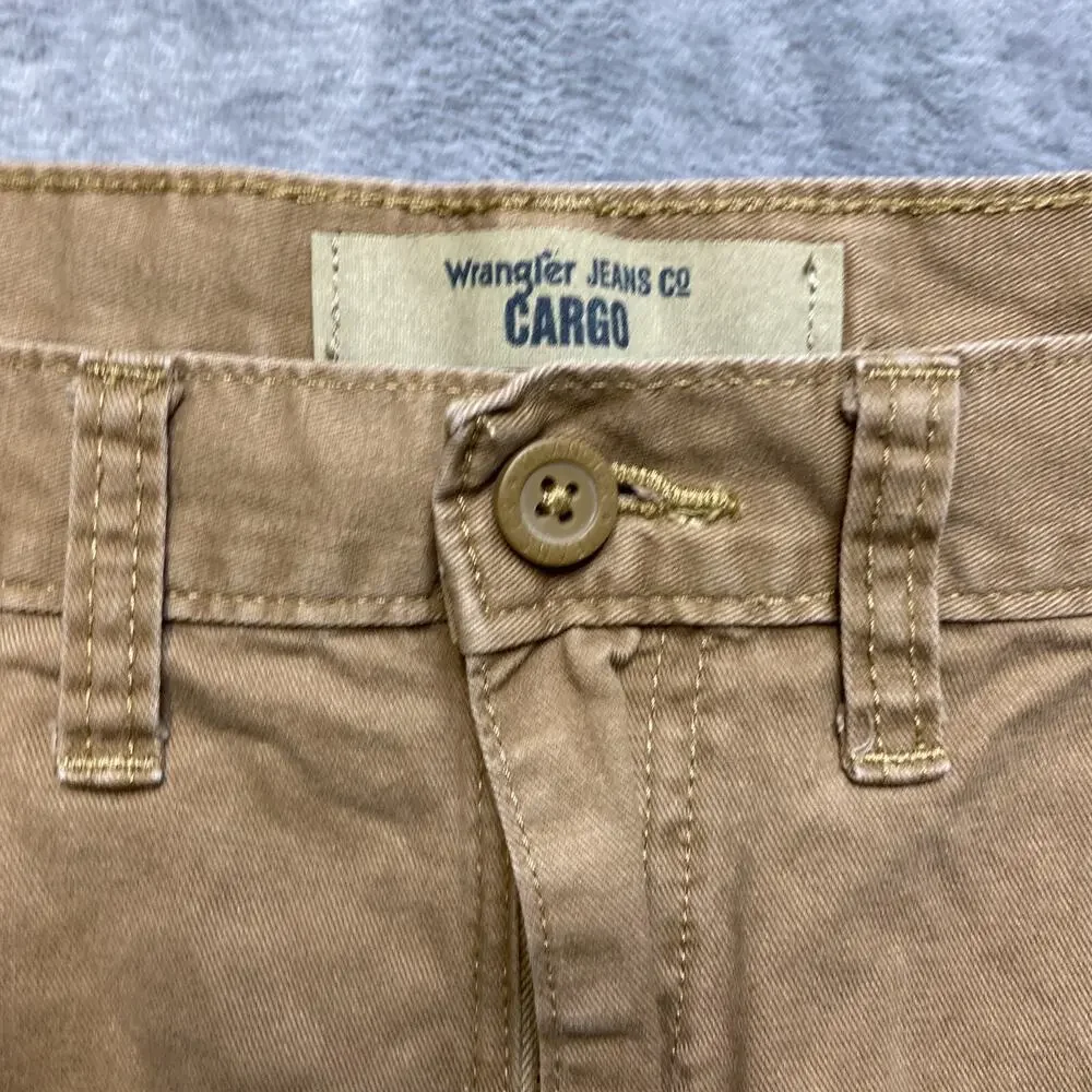 Vintage Wrangler Cargo Shorts Men’s Size 44 Tan‎